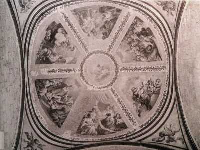E la rivoluzione architettonica si complet� con l�asportazione dell�affresco della cappella dell�Immacolata nella torre campanaria...